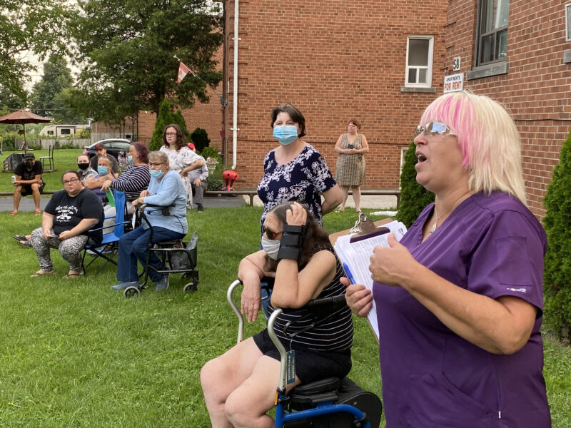 Cindee Berry leads a meeting of Glen Everest Road tenants